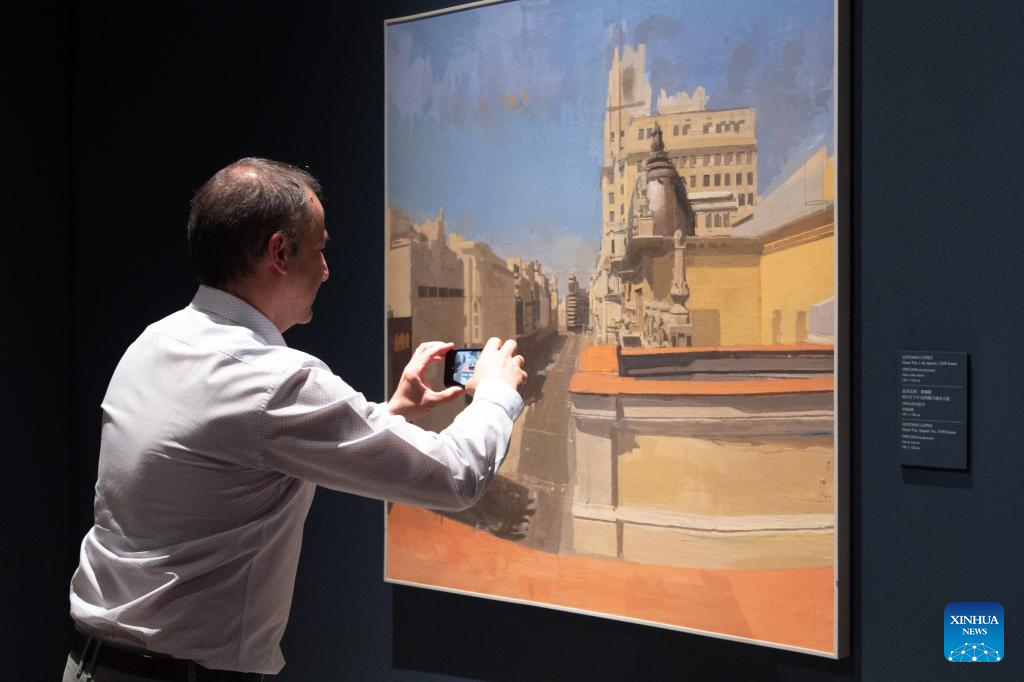 Exhibition featuring contemporary oil paintings from China, Spain held in Madrid