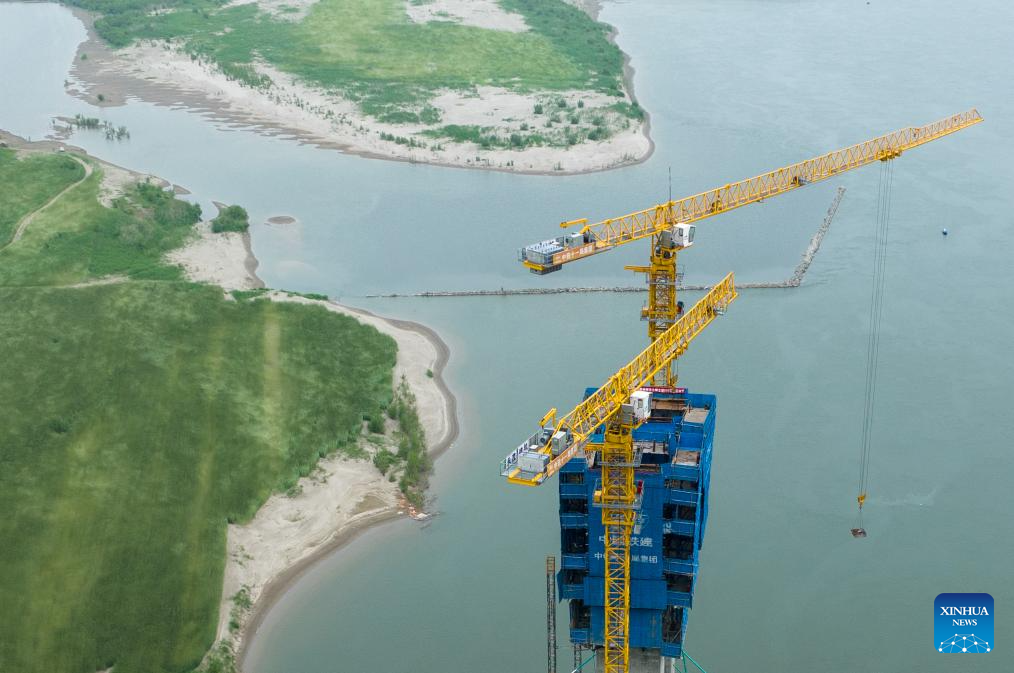 Zhongxiang Hanjiang grand bridge in central China's Hubei under construction