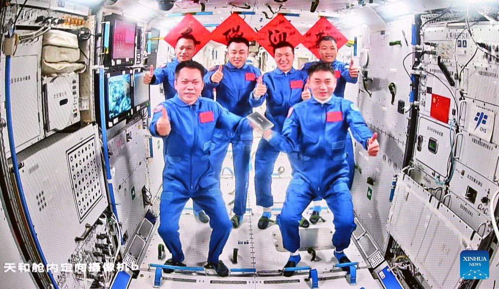 Shenzhou-18 astronauts enter space station