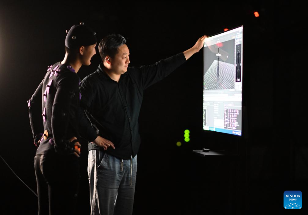 Pic story: digital twin technicians in N China's Tianjin