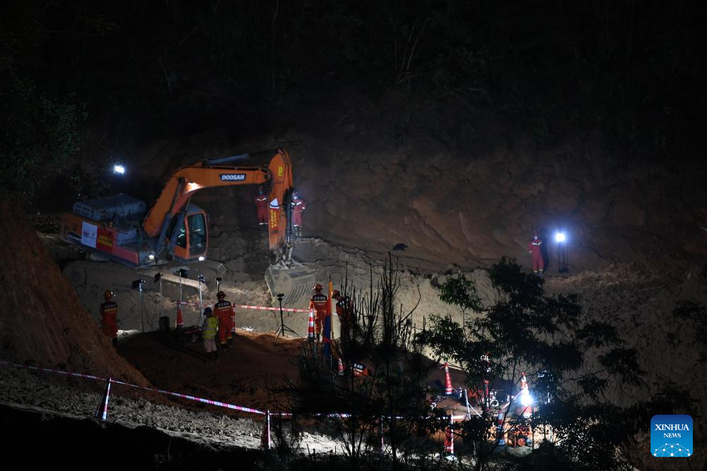 Rescue work continues after road collapse in S China's Guangdong