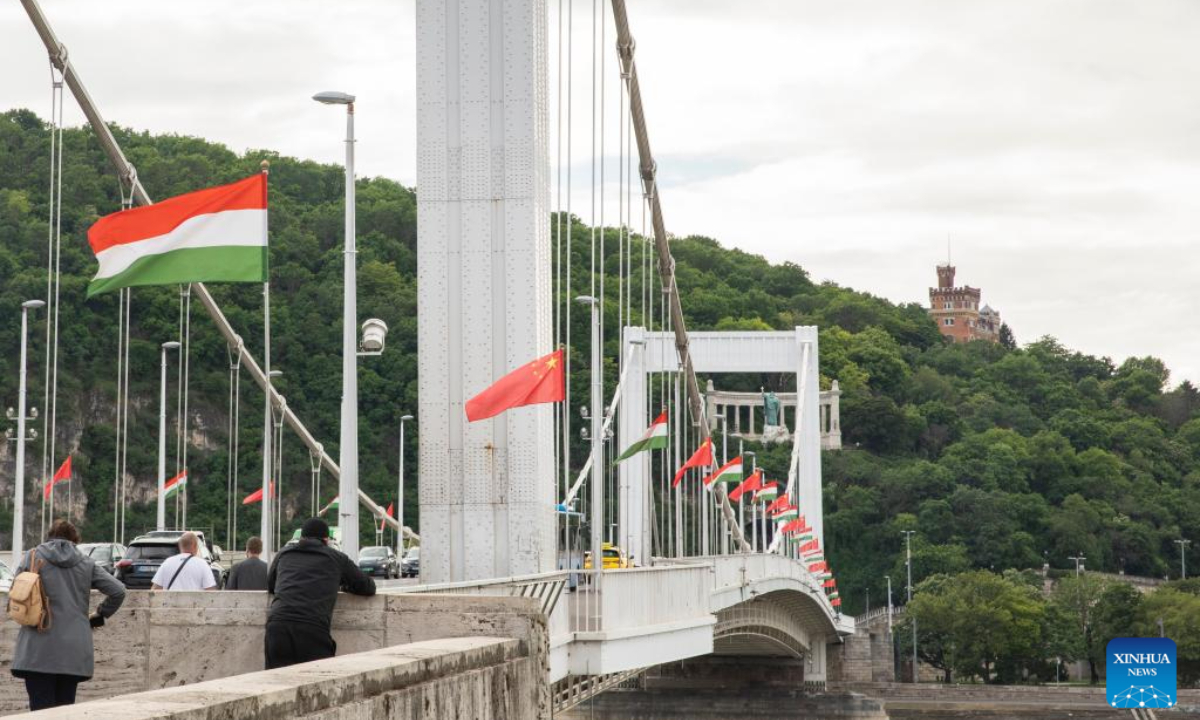 Chinese and Hungarian national flags are seen hoisted in Budapest, Hungary, May 8, 2024. Photo:Xinhua