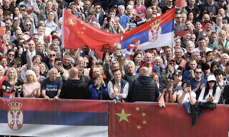 Tens of thousands of Serbian people chant 