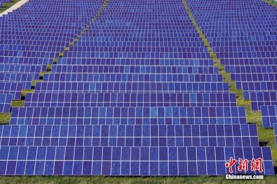 A national demonstration project of wind and solar energy storage and transmission in China. (Photo: Ren Haixia/ China News Service)