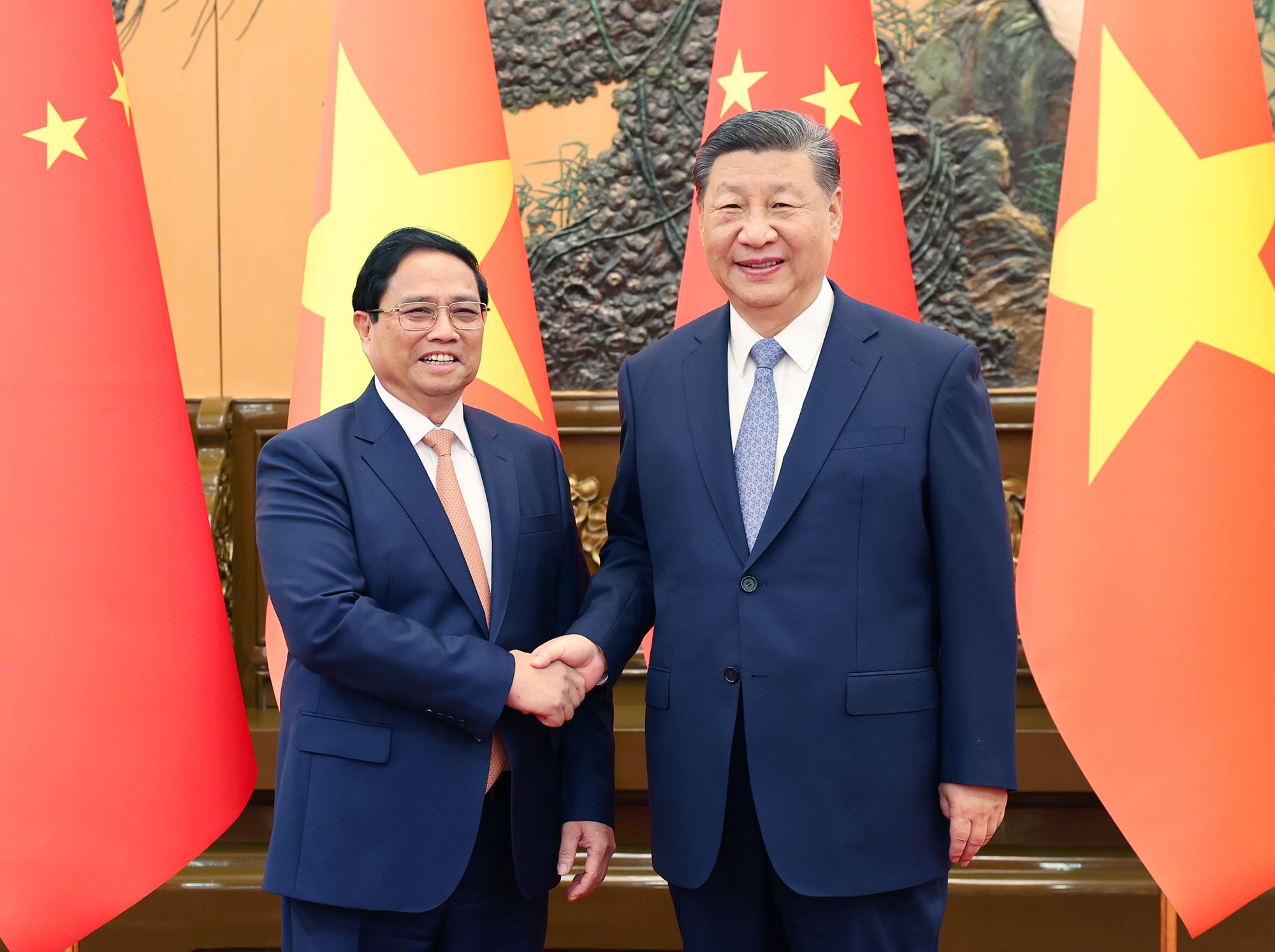 Chinese President Xi Jinping shakes hands with visiting Prime Minister of Vietnam Pham Minh Chinh on June 26, 2024 in Beijing. Chinh is in China to attend the 2024 Summer Davos. Photo: Xinhua