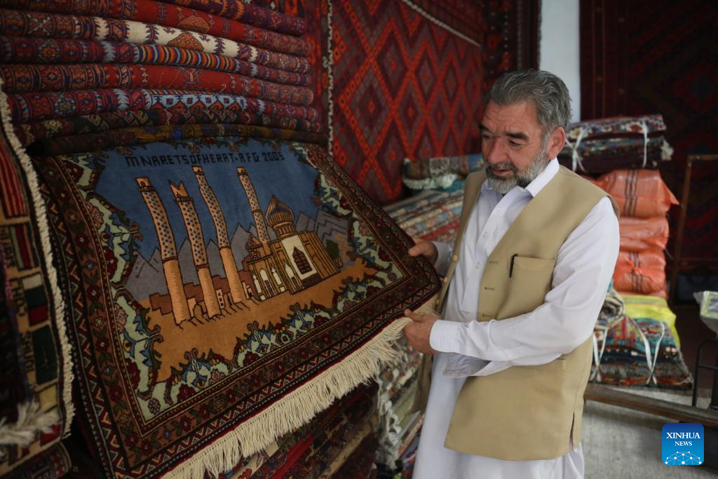 Feature: Afghan carpet seller upbeat about business opportunities ahead from China-South Asia Expo