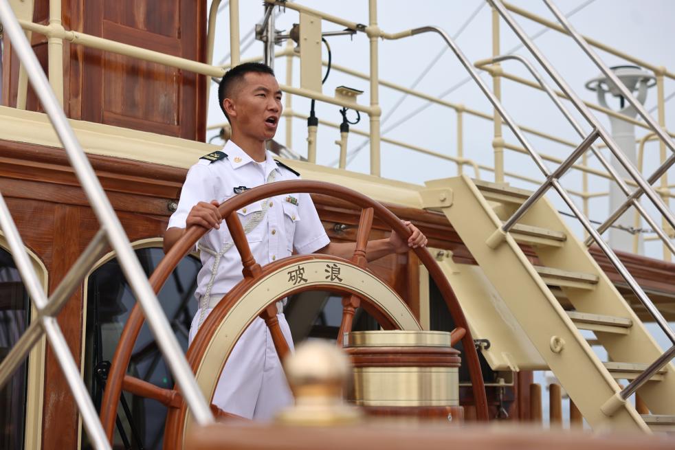 Military attachés visit naval academy in NE China