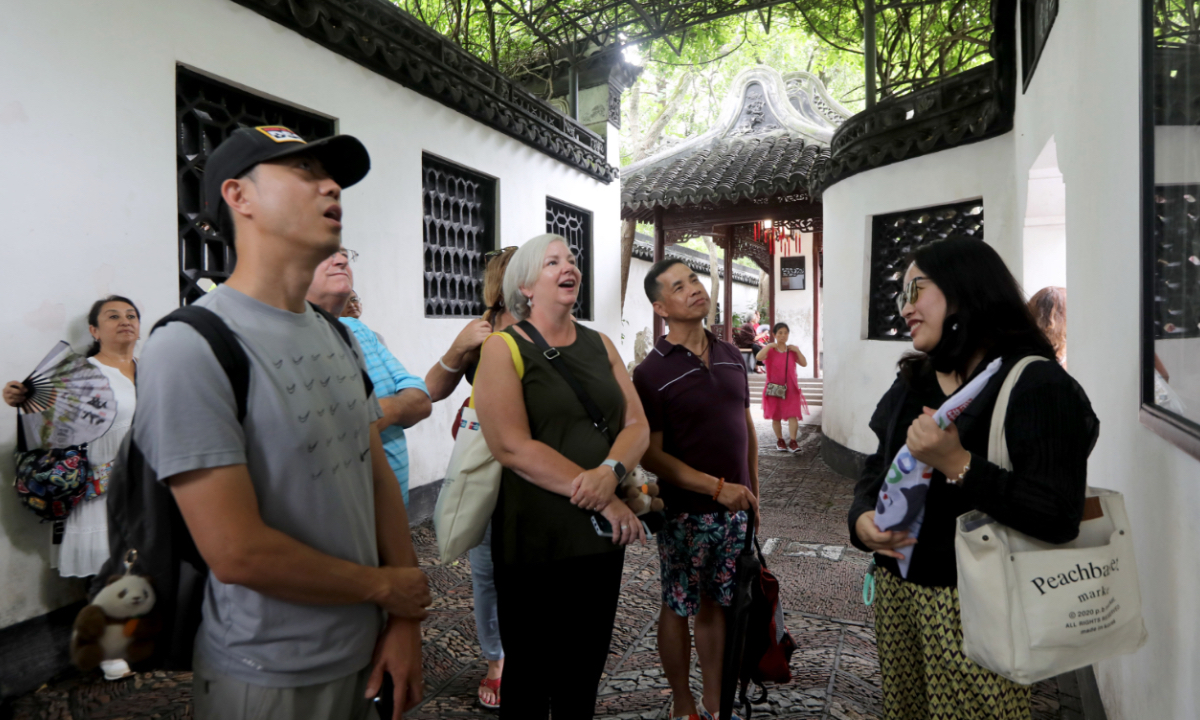 A group of US tourism agents visited Yuyuan Garden in Shanghai on September 19, capturing photos along the way as part of their journey across China to gain a firsthand experience of 