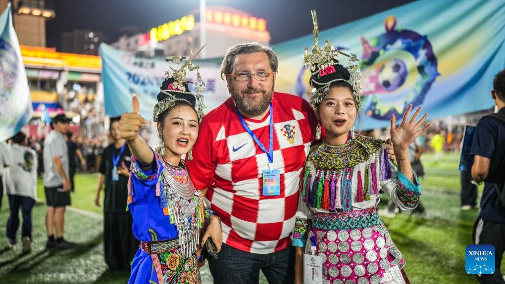 Foreign diplomats visit SW China's Guizhou, enjoy friendly football match