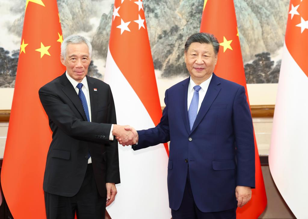 Xi meets Lee Hsien Loong, calls for strengthening China-Singapore cooperation