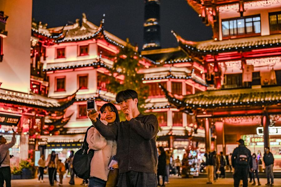 Visa-free policy sparks "China Travel" boom