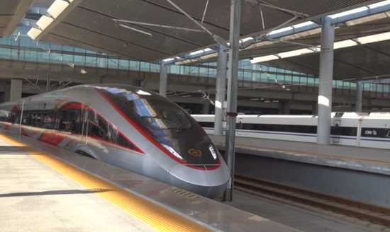 The G828 high-speed train departs Xi’an, northwest China’s Shaanxi Province, directly for Hong Kong, on Jan. 5, 2024. (Photo:China News Service/ Zhang Yuan)