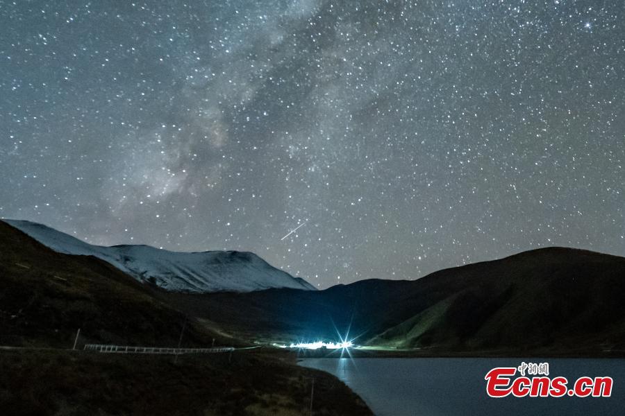Leonid meteor shower lights up night sky in China's Xizang