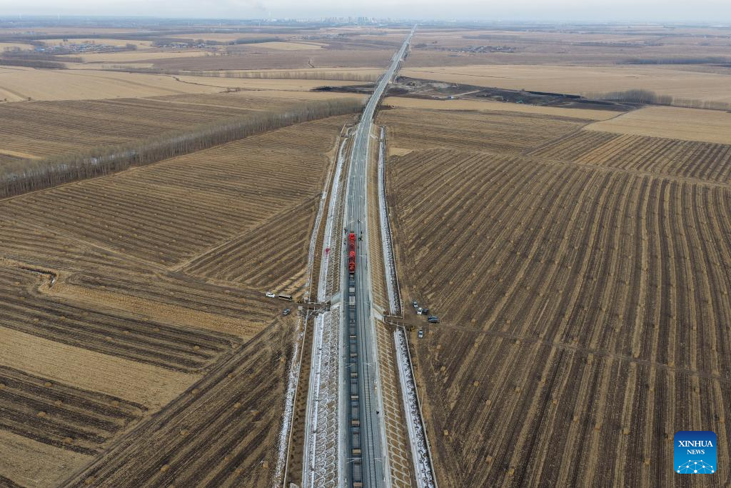Track-laying for Harbin-Yichun high-speed railway completes