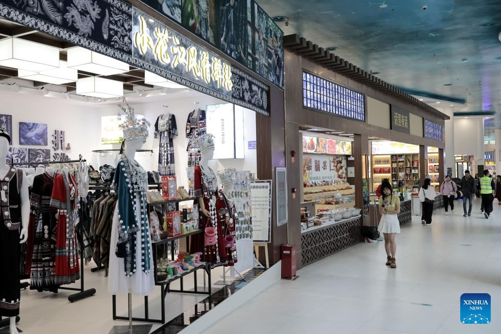 World's highest bridge brings local tourism to new heights