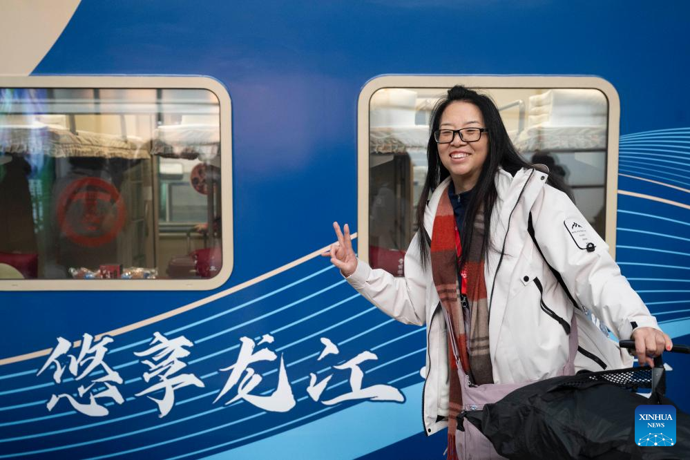 Ice-and-snow themed tourism train launched in Harbin, NE China