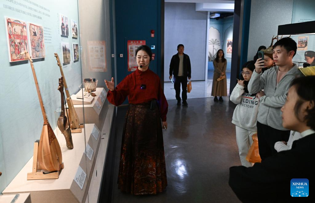 Exhibition themed on various music cultures along ancient Silk Road held in Guangzhou