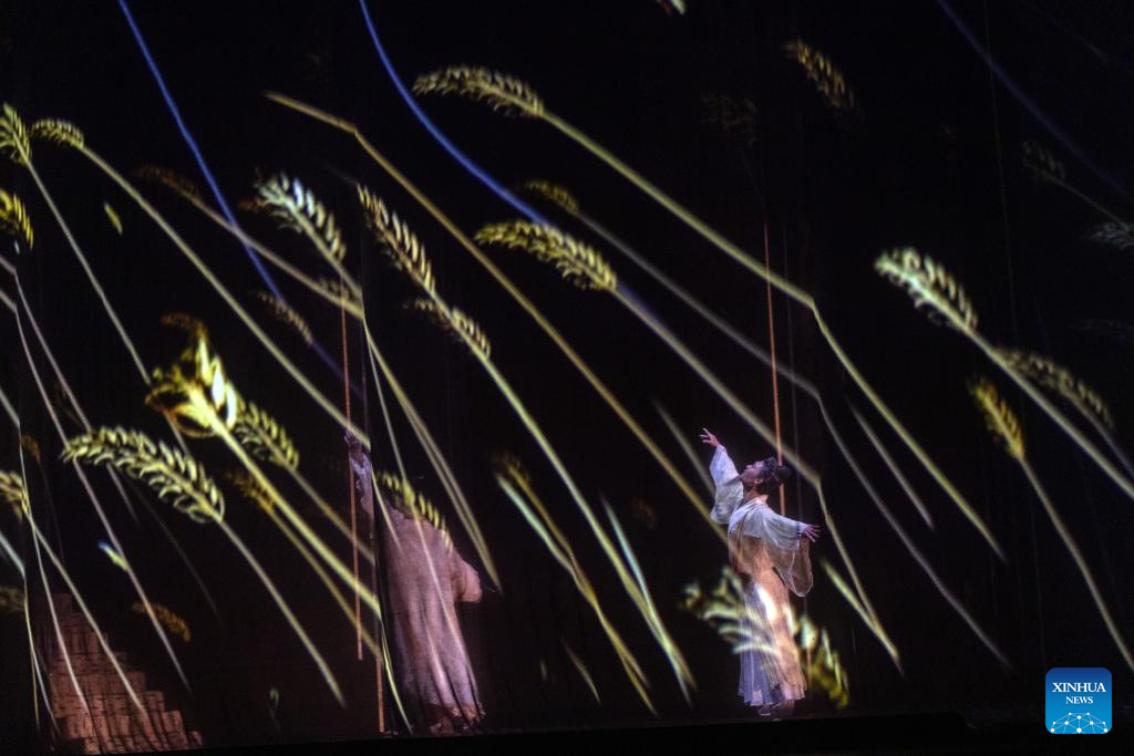 Chinese dance drama Tiangong Kaiwu debuts in Athens to warm applause