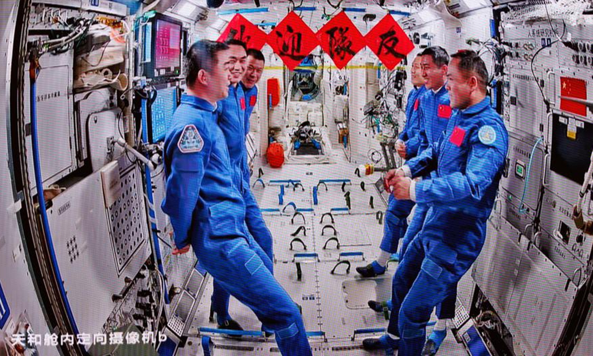 This image captured at Beijing Aerospace Control Center on Nov. 1, 2025 shows the crew of Shenzhou-20 and Shenzhou-21 spaceships talking with each other. (Xinhua/Jin Liwang)