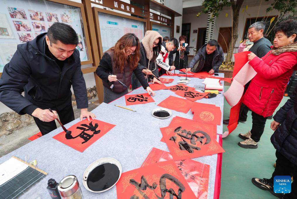 Farmers' fair welcoming Chinese Lunar New Year held in Zhuji, China's Zhejiang