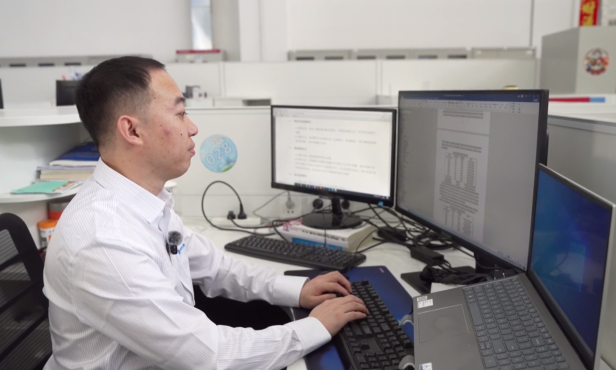 Qu Youyang, a post-90s satellite designer at the CGSTL, works on satellite equipment. Photo: Liu Yiqing/People's Daily