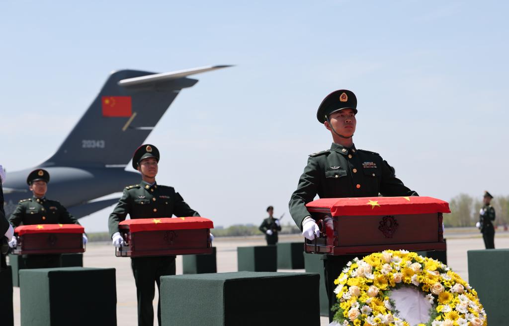 Remains of 12 Chinese martyrs in Korean War returned to homeland from ROK