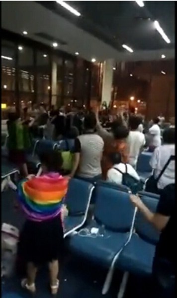Chinese tourists' outrage over flight delay in Bangkok
