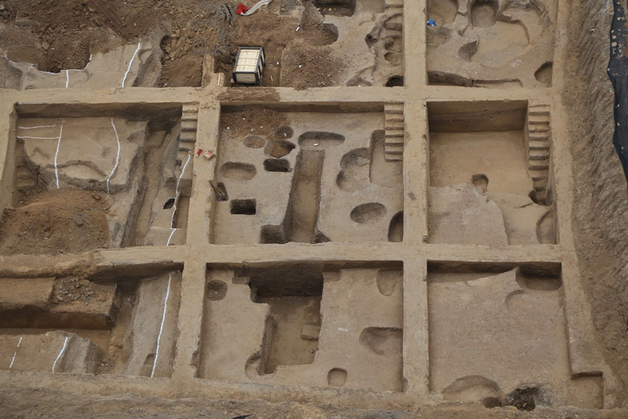 Ancient tombs dating back to 3,000 years ago found in downtown Zhengzhou 