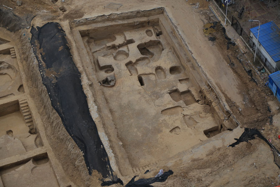 Ancient tombs dating back to 3,000 years ago found in downtown Zhengzhou 