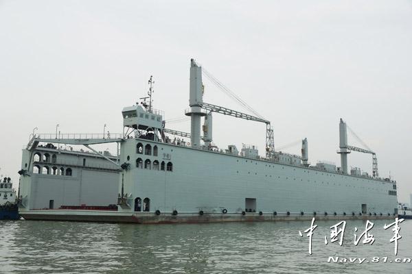 China's first self-propelled floating dock begins maiden voyage