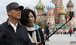 Chinese tourists walk in footsteps of Marx and Lenin in UK, Russia