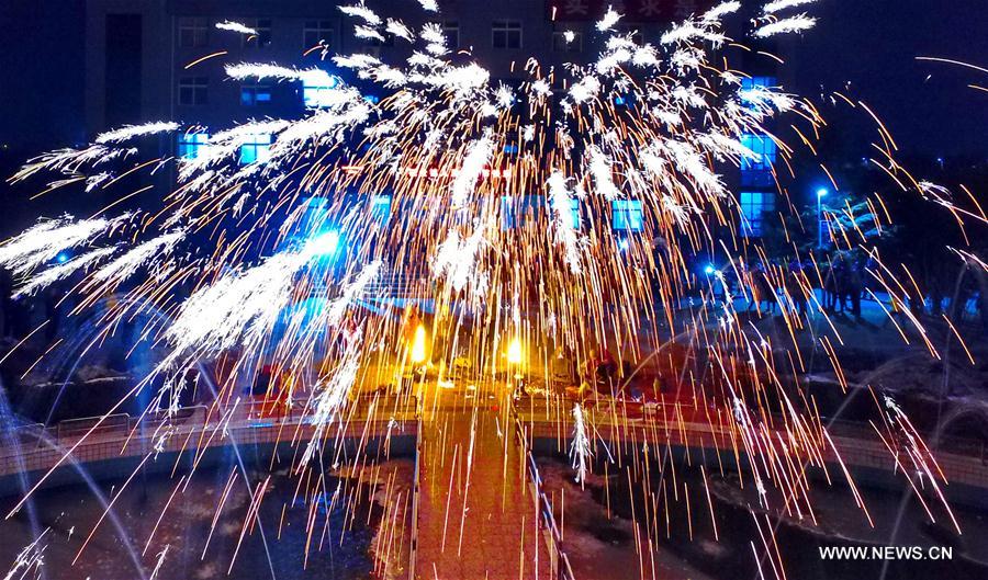 CHINA-LANTERN FESTIVAL-IRON SPARKS (CN)