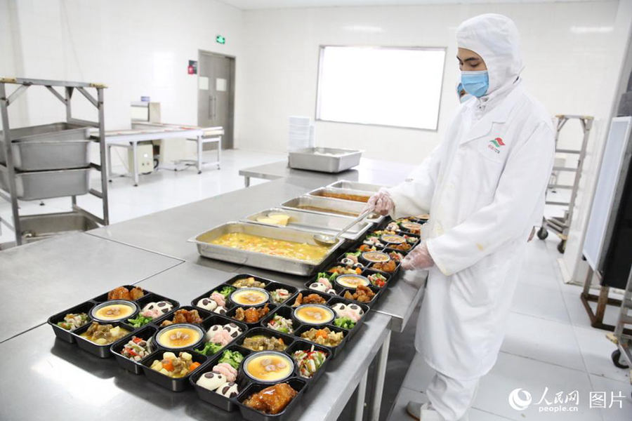 How are the boxed meals on China’s high-speed trains produced?