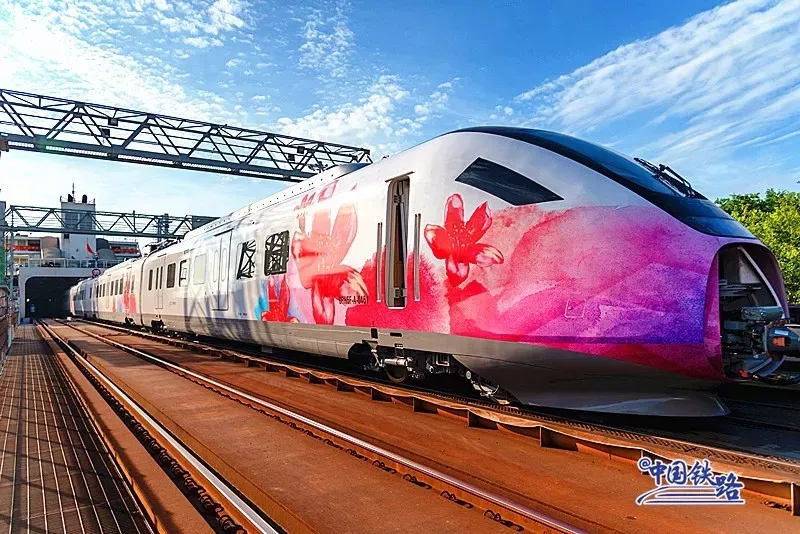 New coatings for Haikou high-speed commuter trains unveiled