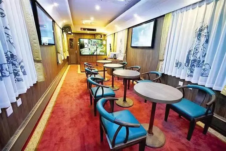 Five-star hotel sleeper unveiled in China's high-end tourist train