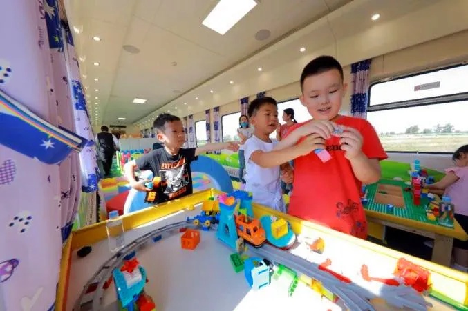 Five-star hotel sleeper unveiled in China's high-end tourist train