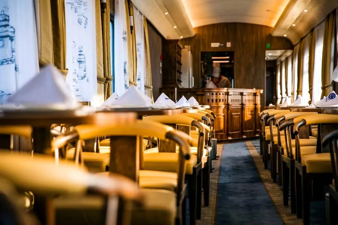 Five-star hotel sleeper unveiled in China's high-end tourist train