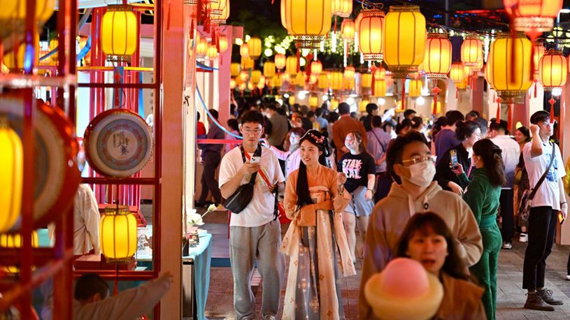 Diversified markets heat up China's nighttime economy