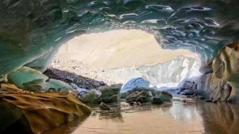 165-meter-long ice cave discovered in Tibet