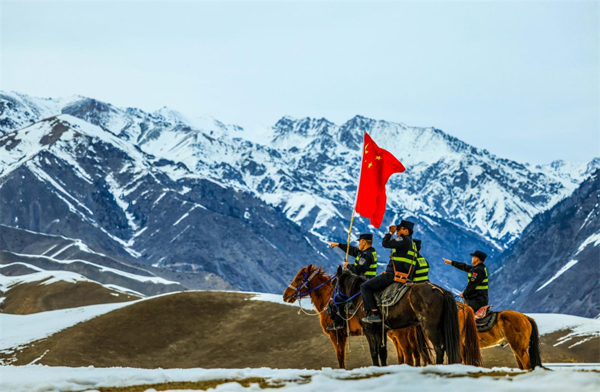 Police patrol borderline in NW China's Xinjiang