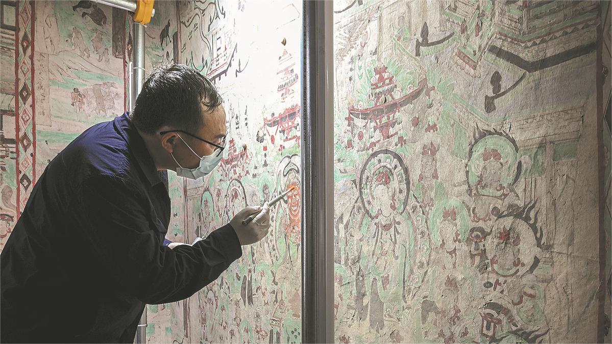 Trending in China | Cultural relic restoration: Delicate art of preserving the threads of history