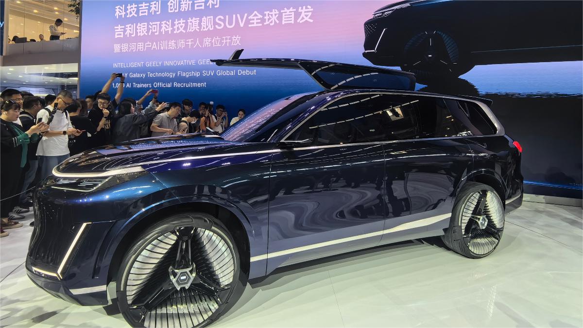 Smart technologies take center stage at Beijing auto show
