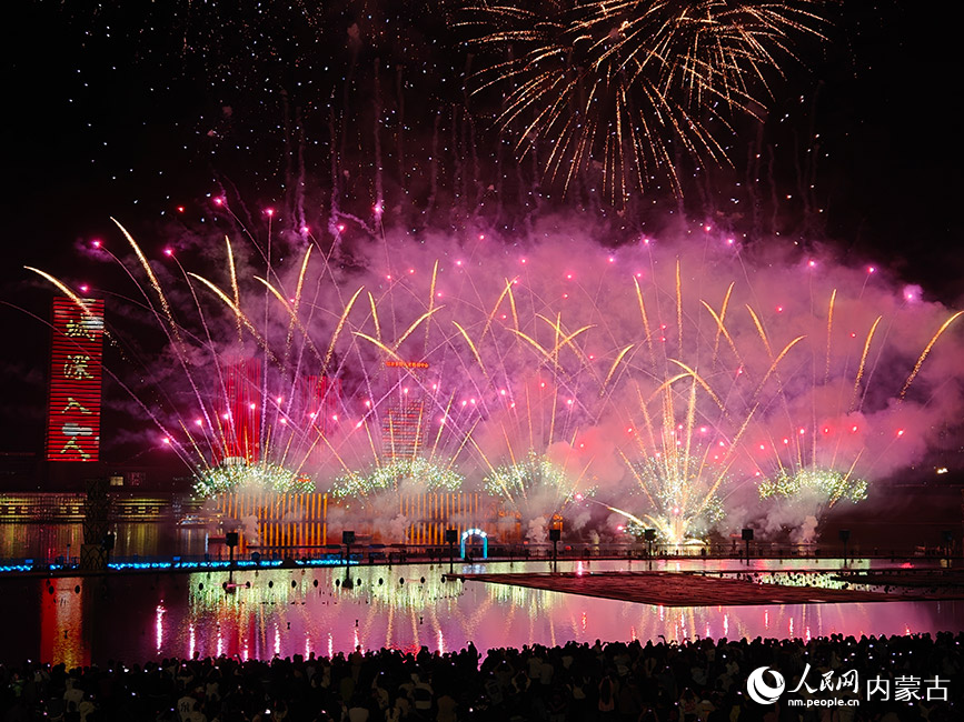 Drone, firework, musical fountain performances staged in Inner Mongolia's Ordos