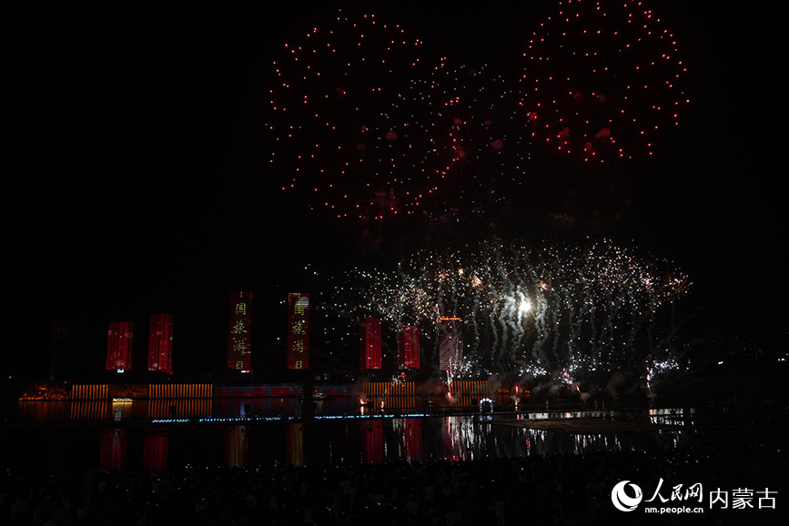 Drone, firework, musical fountain performances staged in Inner Mongolia's Ordos