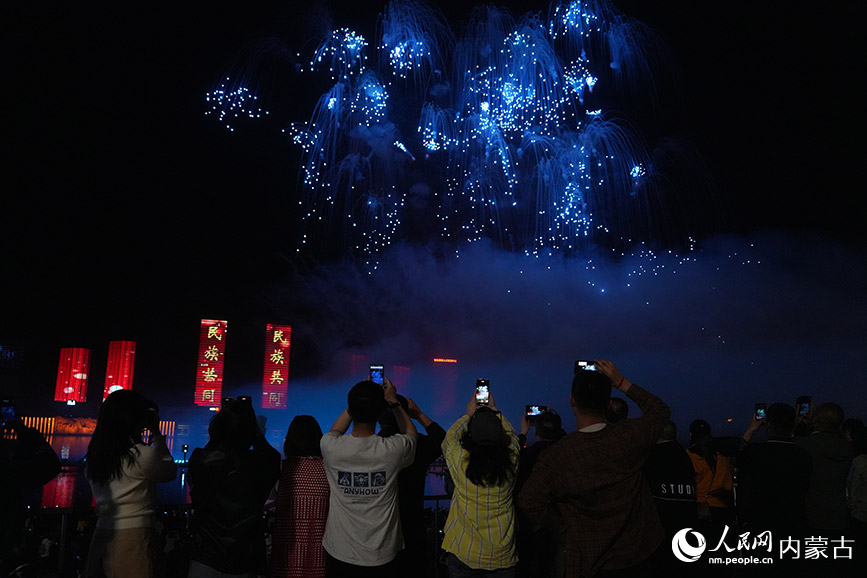 Drone, firework, musical fountain performances staged in Inner Mongolia's Ordos