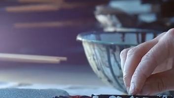 Trending in China | Laifeng lacquered chopsticks, a cultural treasure