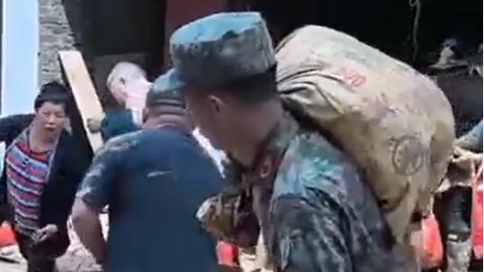 Chinese soldiers assist in silt cleanup