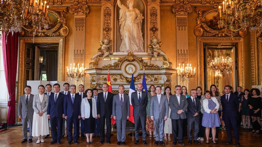 Chinese FM urges China, France to further enhance people-to-people exchanges