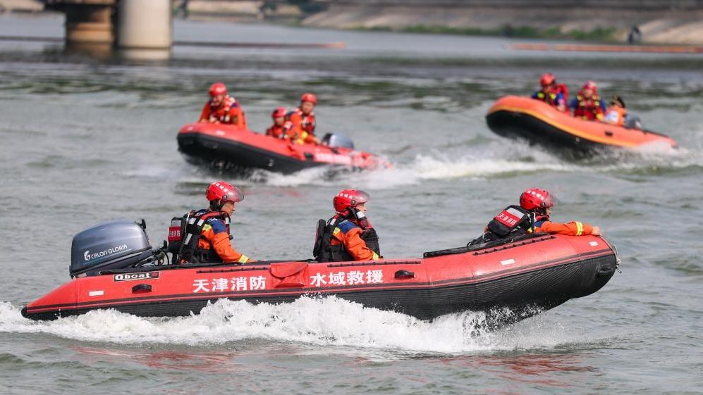 Rescuers participate in flood rescue drill in China's Tianjin