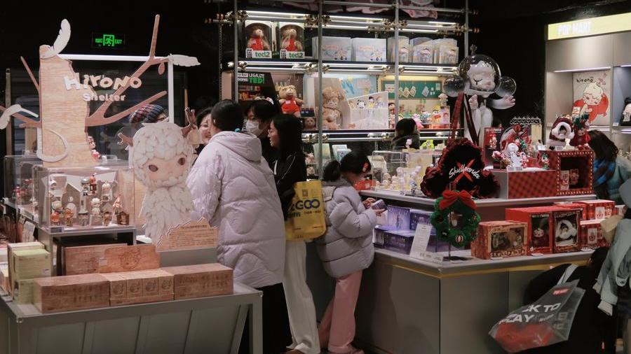 Beijing to develop multiple 100-bln-yuan consumption hubs by 2030